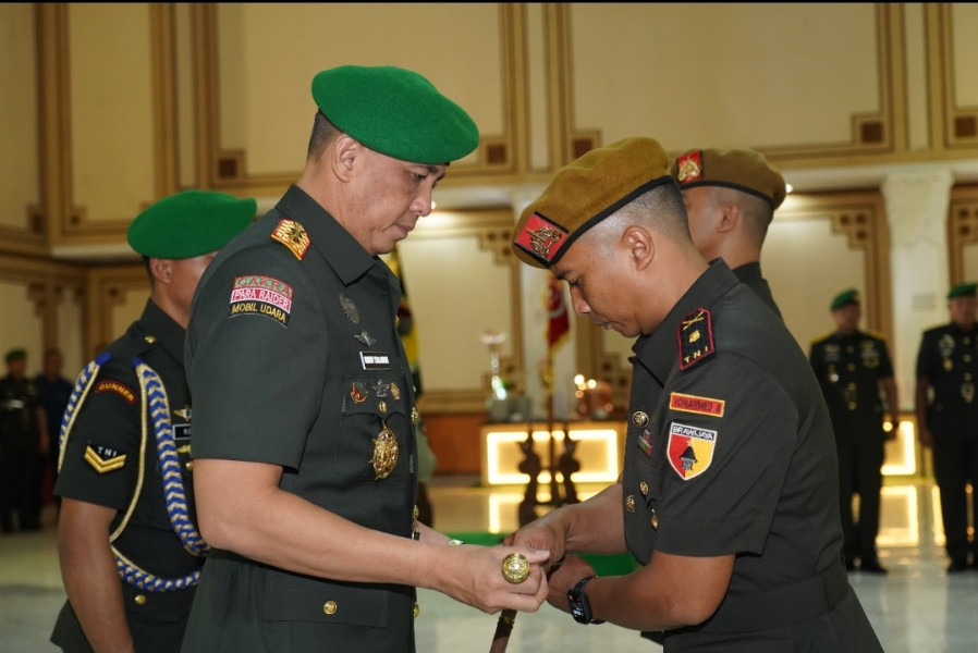 Faqat kotiblar erotikasi Xxx porno filmlar onlayn