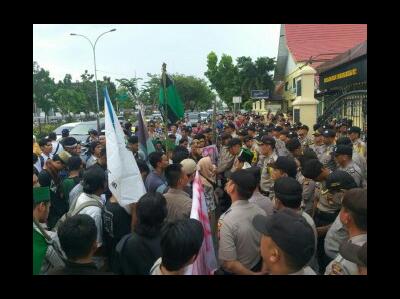 Sampai Hari Ini HMI-MPO Pekanbaru Demo di Mapolda Riau