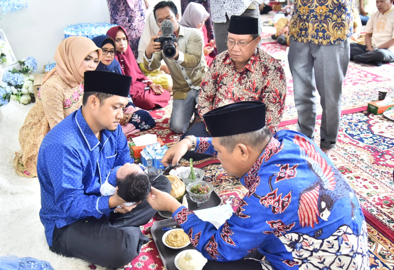 Wakil Bupati H.Syamsuddin Uti Gelar Tasyakuran Aqiqah Cucu Ke- 2