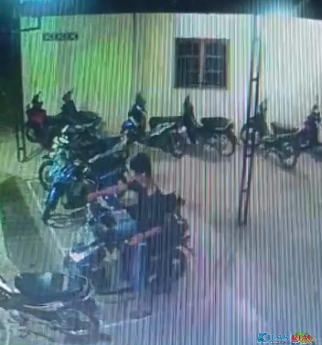 Terekam Kamera CCTV, Pelaku Pencurian Sepeda Motor Dalam Pengejaran Pihak Kepolisian