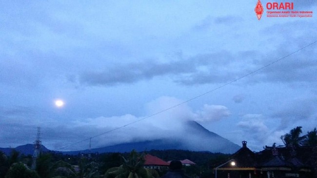 2 Desa di Bali Hujan Pasir, Gunung Agung Erupsi