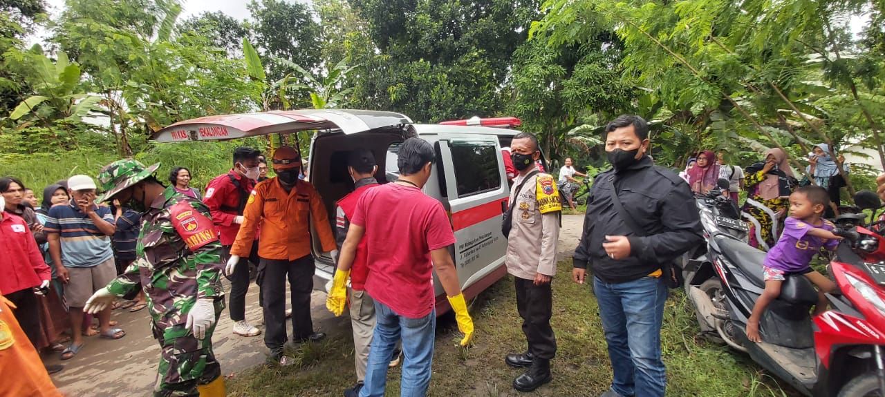 Warga Pekalongan Geger Temukan Mayat Tanpa Identitas Mengapung Dibawah Jembatan