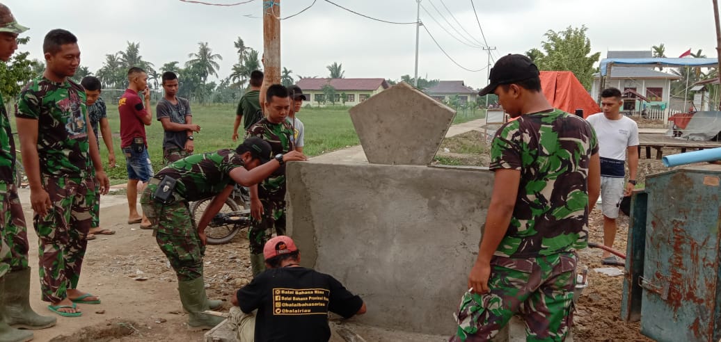 TMMD ke 106 Bangun Tugu di Desa Seberang Sanglar