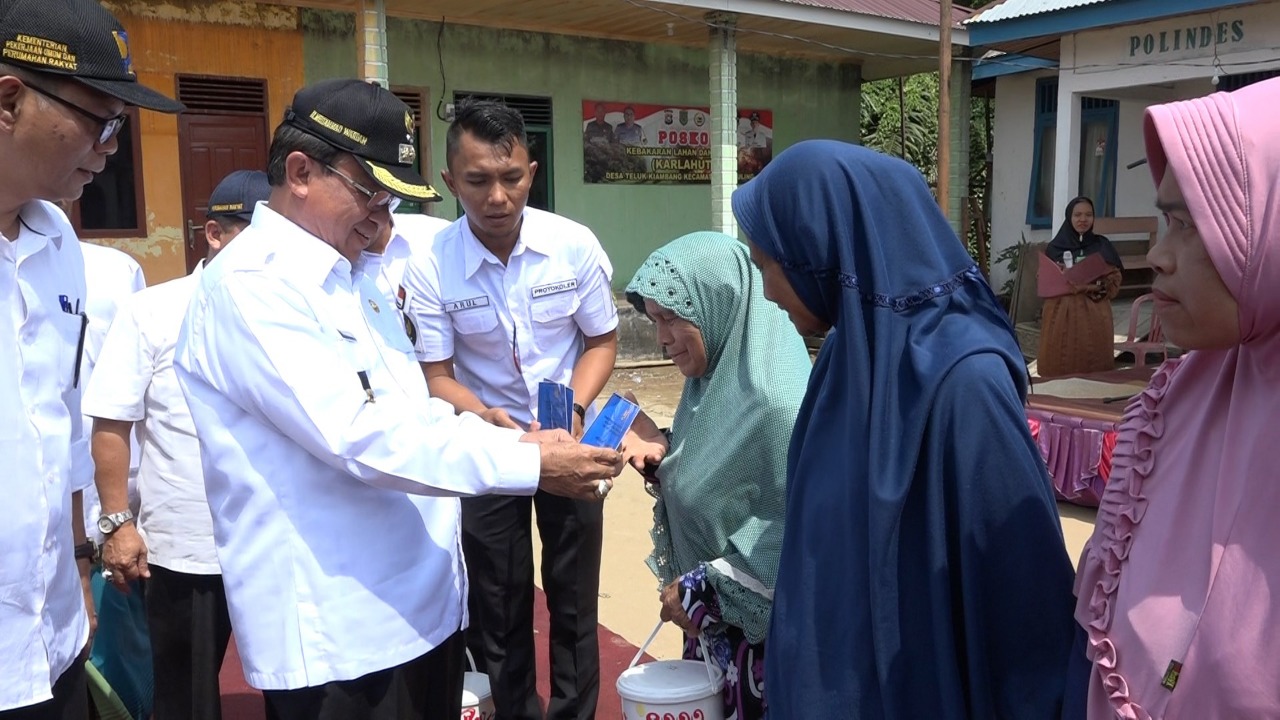 Bupati Inhil Resmikan Program BSPS Di Desa Teluk Kiambang, Tempuling