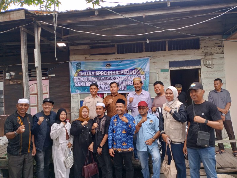 SPPG se-Inhil Salurkan Bantuan Sembako untuk 61 KK Korban Kebakaran Pasar BOM Pulau Kijang