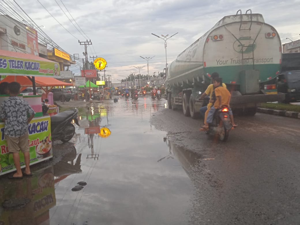 Terkait Kerusakan Jalan Dalam Kota Ujungbatu, Kadis PUPR-PKPP 'Cuci Tangan'