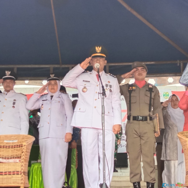 Selaku Inspektur Upacara,Camat Lingga Pimpin HUT RI yang Ke-78 di Kecamatan Lingga