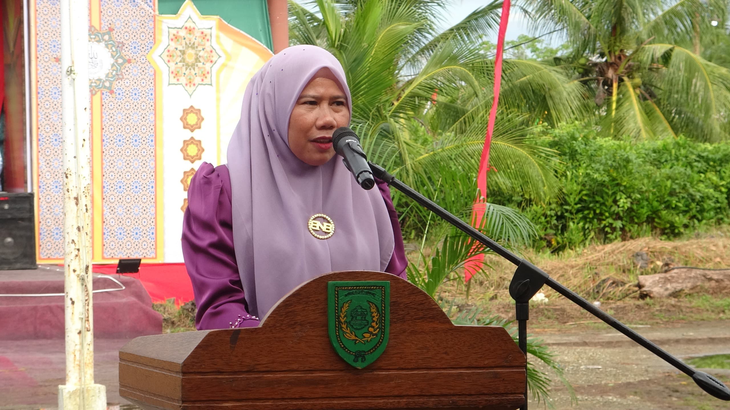 Wakil Bupati Indragiri Hilir Yuliantini lepas pawai ta'aruf dan buka bazar TP PKK pada pembukaan MTQ tingkat Kecamatan Kuindra
