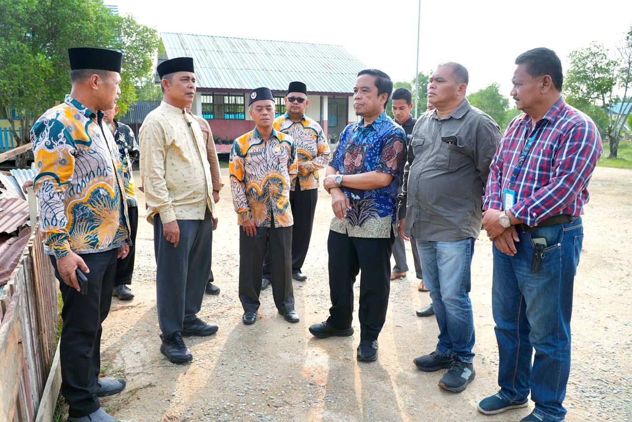 Bupati Herman Tinjau Revitalisasi SDN 005 Pulau Burung, Pastikan Pembangunan Pendidikan Tepat Waktu dan Berkualitas