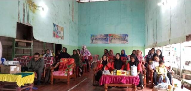 Fasilitator DMIJ PT Fasilitasi Pemdes Pelanduk Sosialisasi Pencegahan dan Penanganan Stunting ke Masyarakat