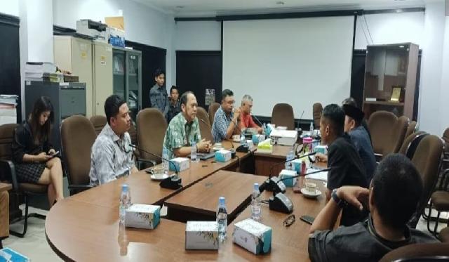 Hearing Komisi IV DPRD dengan Dua Perusahaan Pengangkut Sampah
