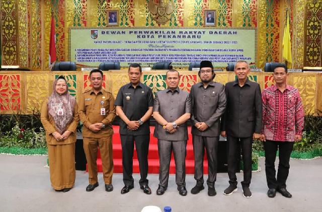 DPRD Pekanbaru Gelar Paripurna Pansus Penyertaan Modal dan Pandangan Fraksi  Pengelolaan Keuangan Daerah