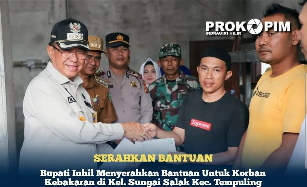 Bupati Inhil Kembali Menyerahkan Bantuan Untuk Korban Kebakaran di Kelurahan Sungai Salak