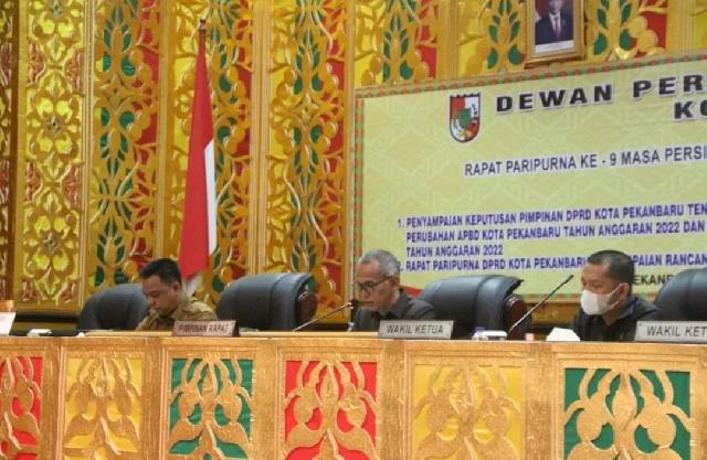 Pemko Pekanbaru Laporkan Hasil Evaluasi APBD-P ke DPRD Dalam Paripurna