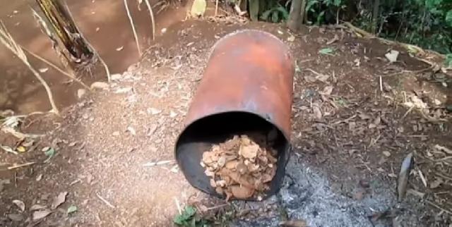 Potret Pembuatan Arang Kecamatan Tembilahan Hulu