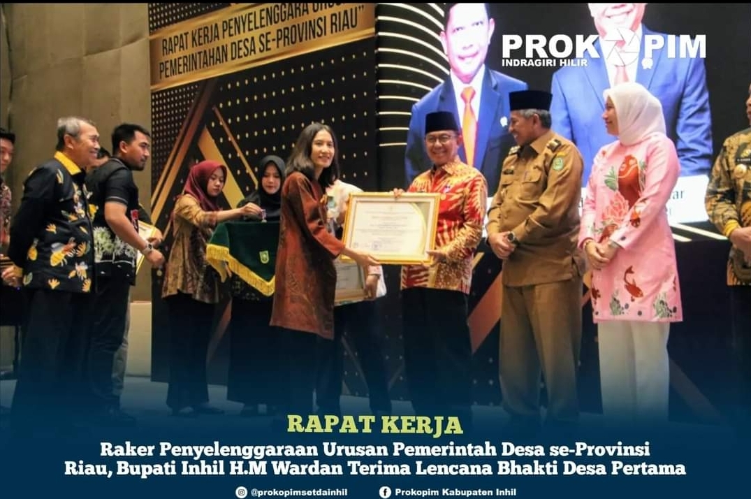Raker Penyelenggaraan Urusan Pemerintah Desa se-Provinsi Riau,  Bupati Inhil H.M Wardan Terima Lencana Bhakti Desa Pertama