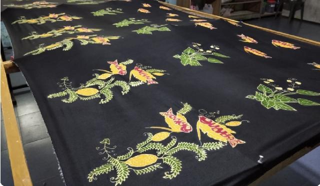 Pengrajin Batik Tulis Khas Indragiri Hilir di BLKI