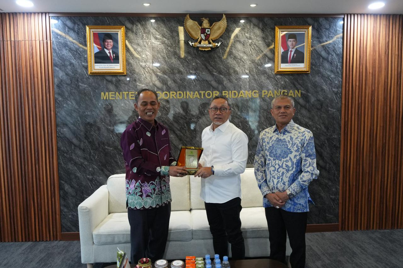 Temui Menko Pangan Zulhas, Bupati Inhil Paparkan Potensi “Negeri Hamparan Kelapa Dunia” dan Dorong Penetapan Harga Minimum Kelapa