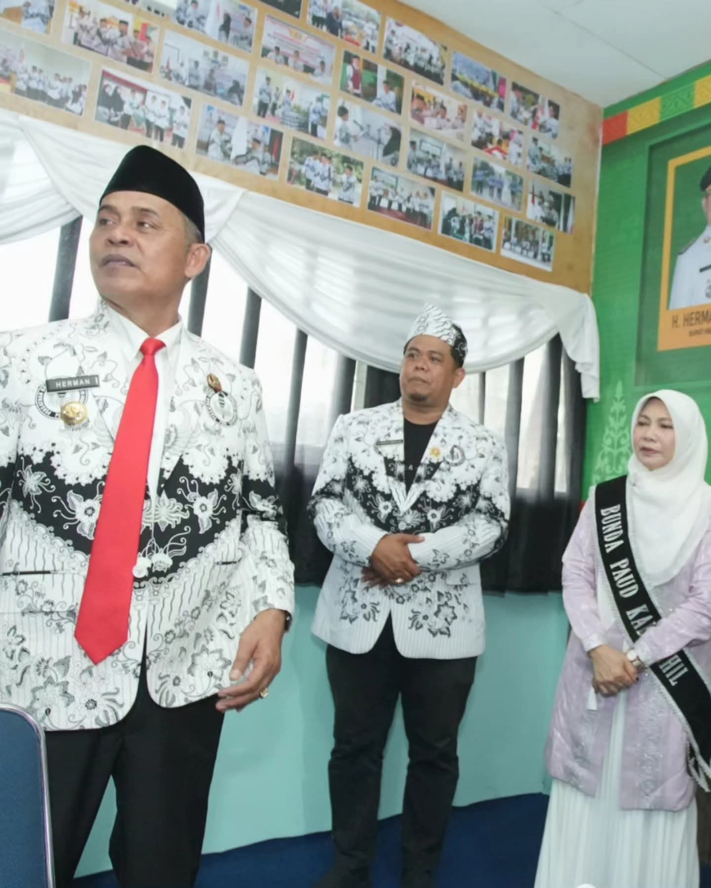 Bupati Inhil H. Herman Resmikan Sekretariat dan Rumah Singgah PGRI, Tegaskan Komitmen Tingkatkan Pelayanan bagi Guru