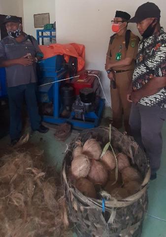 Potret Pembinaan Pengolahan Sabut Kelapa Oleh Disbun Inhil