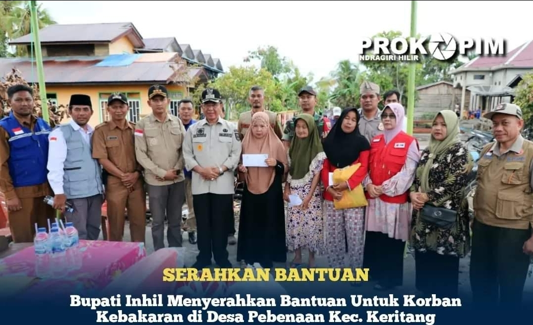 Bupati Inhil Serahkan Bantuan Untuk Korban Kebakaran di Desa Pebenaan