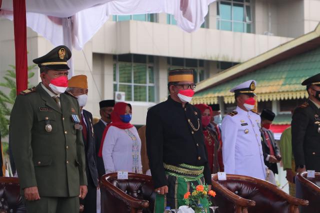 Wakil Ketua DPRD Inhil ikut Menyaksikan Pengibaran Bendera Merah Putih